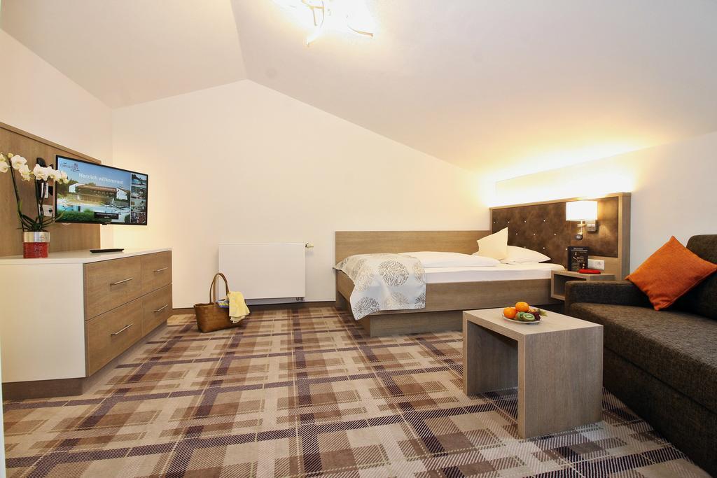 Hotel Chrysantihof Bad Birnbach Exteriör bild